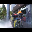 An gleicher Stelle hatten wir am 2.6.2019 (siehe „Rundreise“) unsere erste Fahrradrundfahrt durch Südostasien beendet, jetzt begannen wir dort die nächste